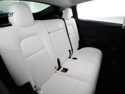 Used 2025 Tesla Model Y Long Range RWD image 5