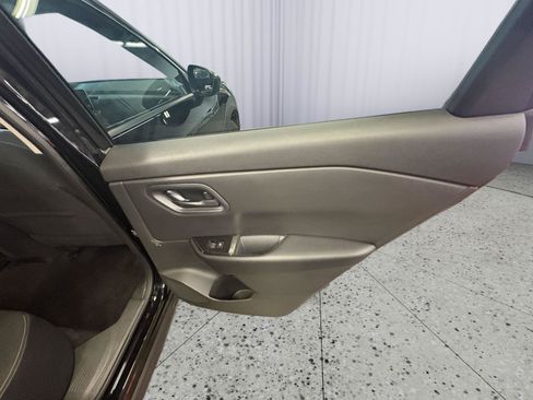 Used 2024 Nissan Rogue S AWD/4WD image 15