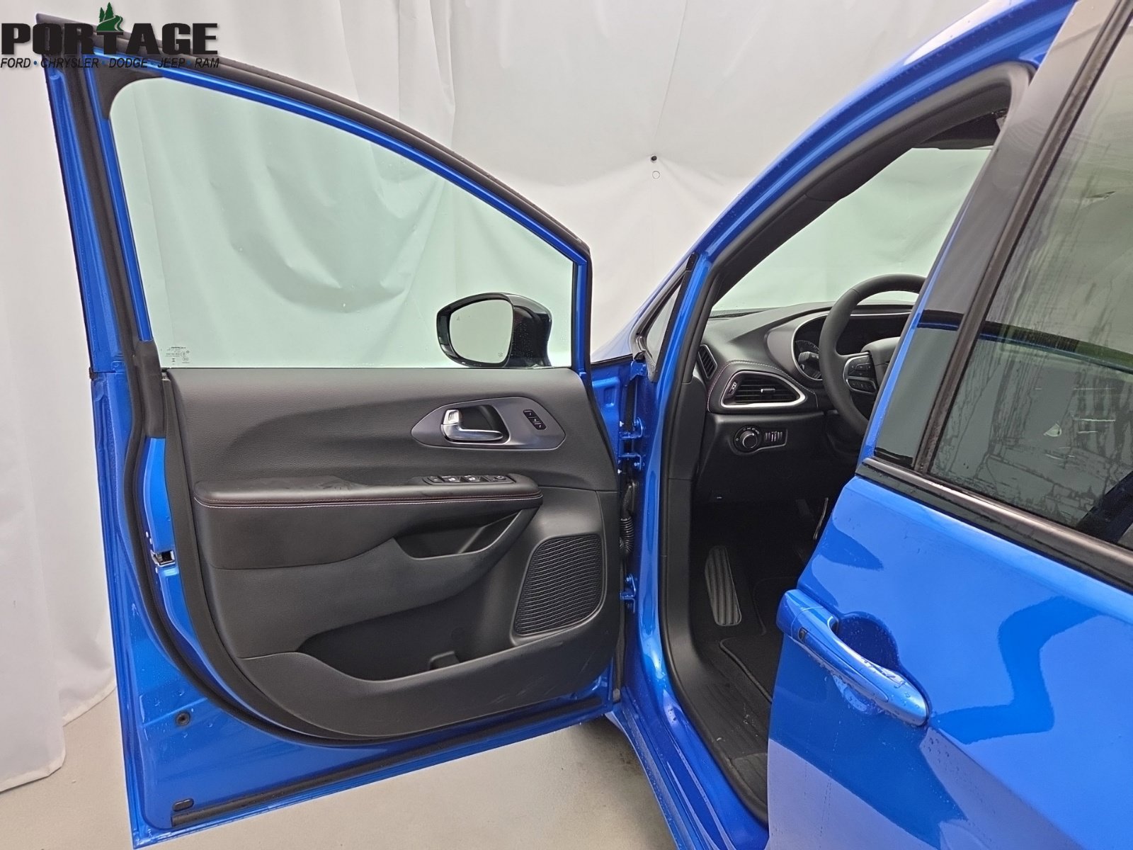New 2027 Chrysler Pacifica Select AWD/4WD image 13