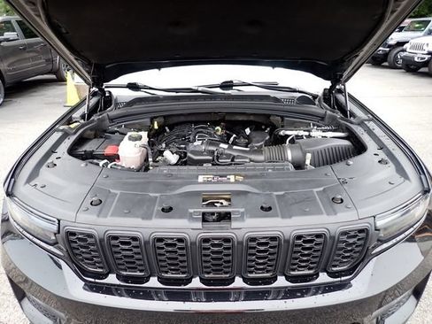 Certified 2023 Jeep Grand Cherokee Altitude AWD/4WD image 12