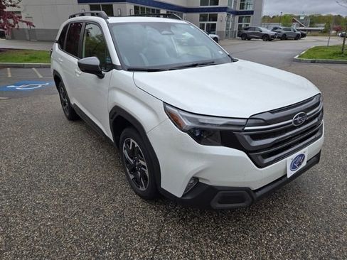 Used 2025 Subaru Forester Limited AWD/4WD image 7