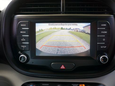 Used 2020 Kia Soul LX FWD image 12
