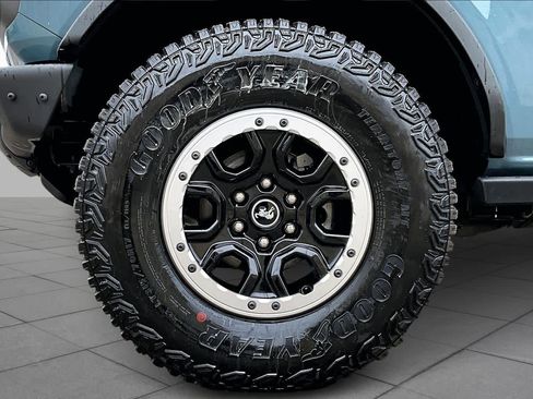 Used 2021 Ford Bronco Badlands image 10