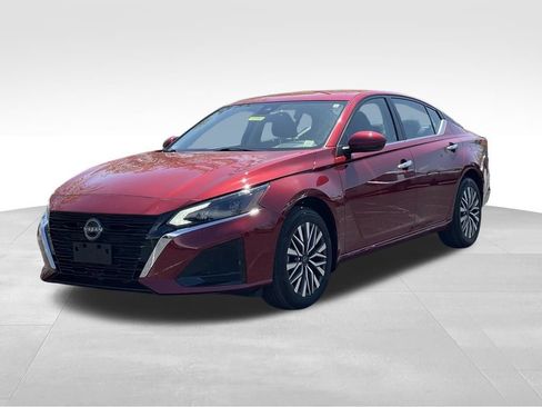 Certified 2023 Nissan Altima 2.5 SV AWD/4WD image 2
