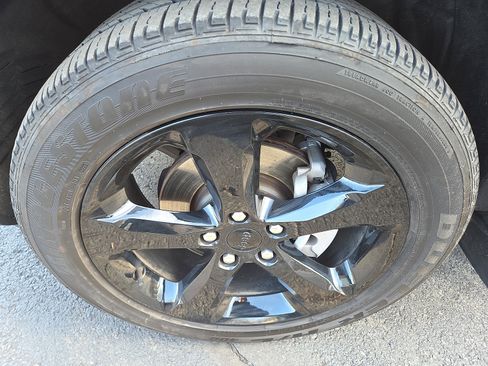 Used 2023 Jeep Grand Cherokee Altitude image 11