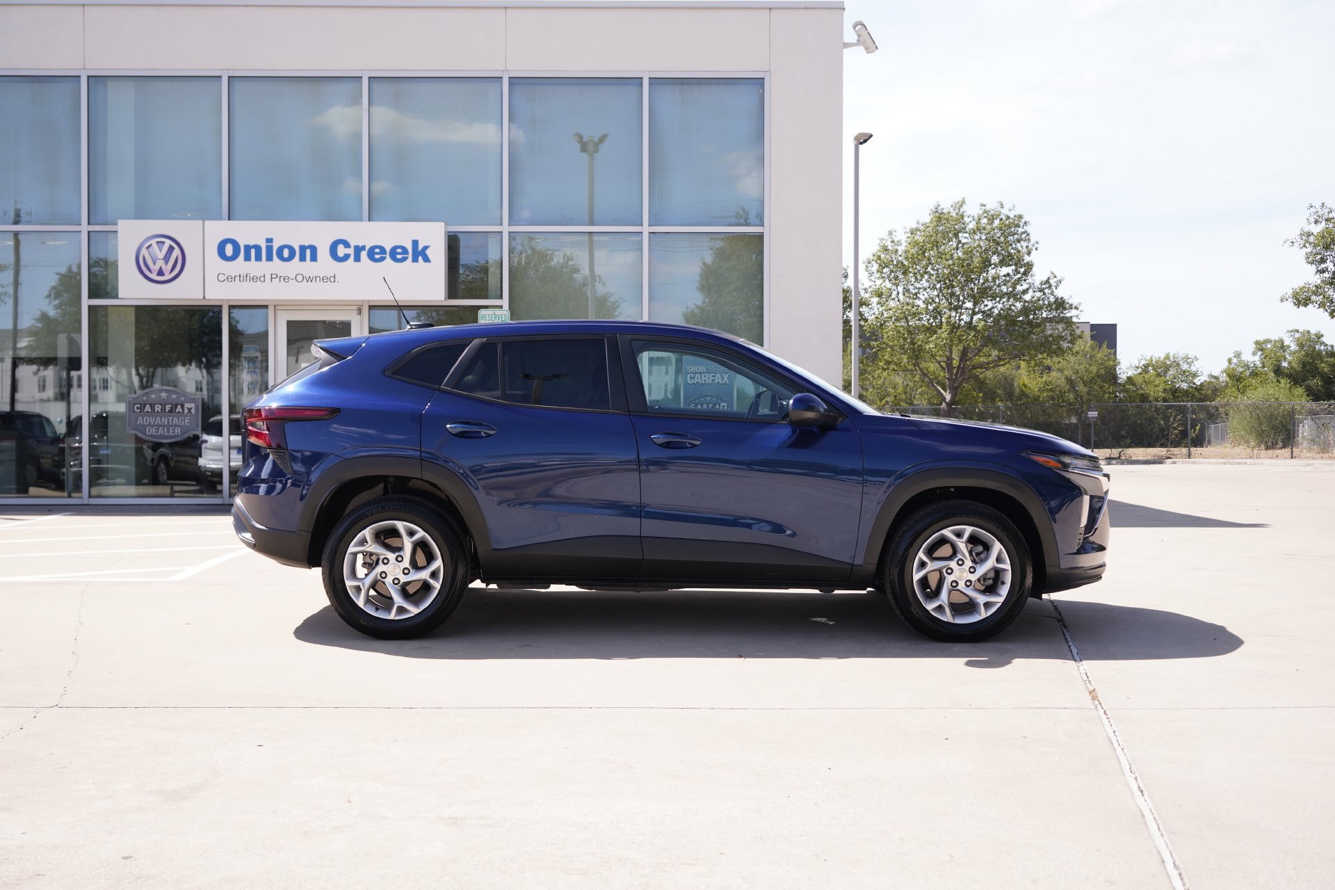 Used 2024 Chevrolet Trax LS w/ LS Convenience Package FWD image 4