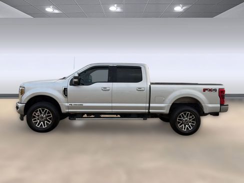 Used 2019 Ford F250 Lariat w/ Lariat Value Package AWD/4WD image 2