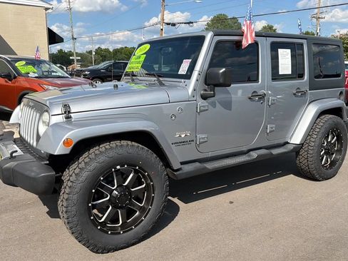 Used 2016 Jeep Wrangler Unlimited Sahara w/ Dual Top Group AWD/4WD image 3