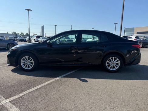 Used 2025 Toyota Camry LE FWD image 4