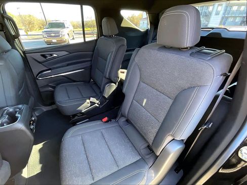 Used 2025 Chevrolet Traverse LT image 20