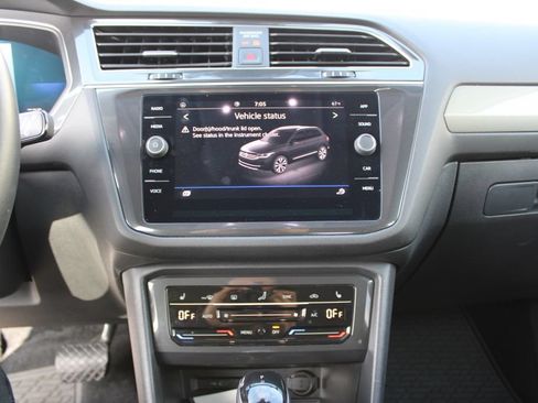 Used 2022 Volkswagen Tiguan SE FWD image 23