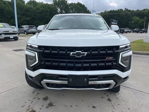 Used 2025 Chevrolet Suburban Z71 AWD/4WD image 12