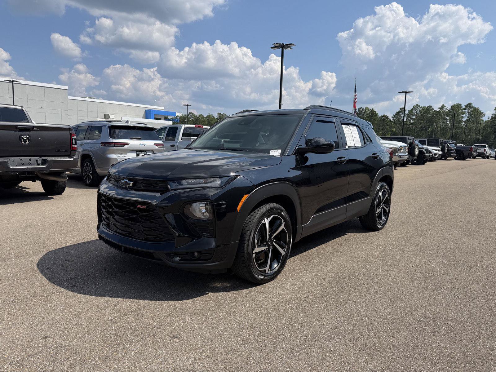 Used 2023 Chevrolet TrailBlazer RS w/ Convenience Package FWD image 1