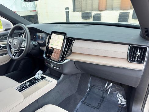 Used 2025 Volvo XC90 B5 Core w/ Protection Package Premier AWD/4WD image 15
