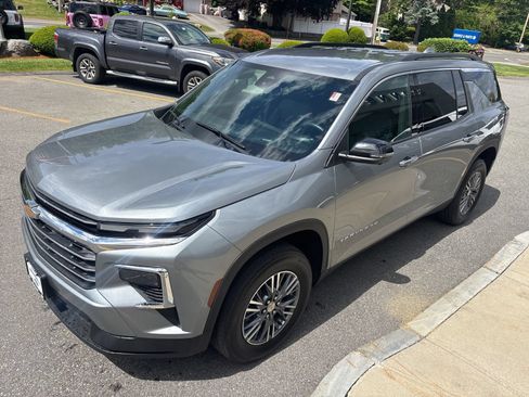 Used 2024 Chevrolet Traverse LT AWD/4WD image 7