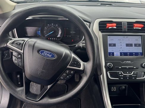 Used 2020 Ford Fusion SE FWD image 17
