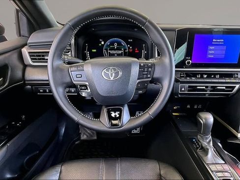 Used 2025 Toyota Camry SE FWD image 8