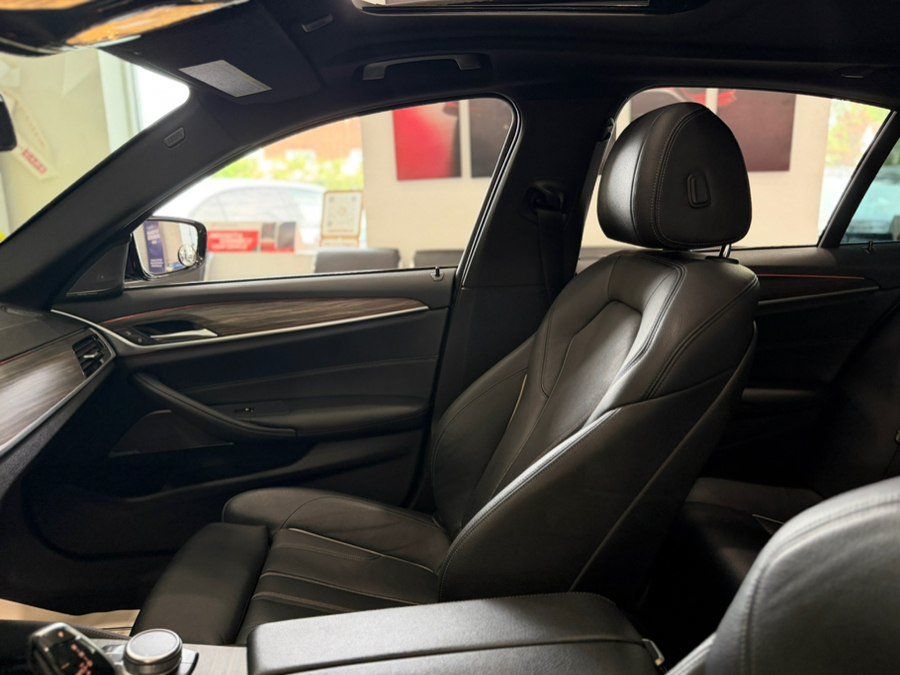 Used 2021 BMW 540i w/ M Sport Package RWD image 13