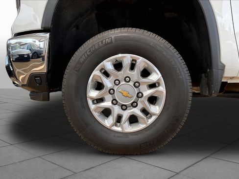 Used 2025 Chevrolet Silverado 2500 LTZ w/ LTZ Premium Package AWD/4WD image 12