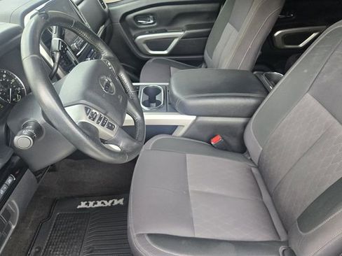 Used 2021 Nissan Titan SV w/ SV Convenience Package image 13