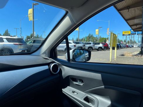 Used 2025 Nissan Versa SV FWD image 35