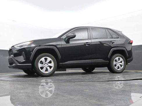 Used 2025 Toyota RAV4 LE FWD image 12