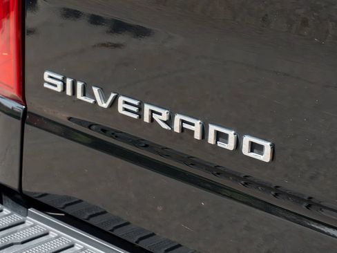 Used 2023 Chevrolet Silverado 1500 LT Trail Boss w/ LT Trail Boss Premium Package AWD/4WD image 11