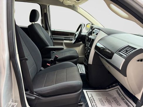 Used 2009 Dodge Grand Caravan SXT FWD image 22