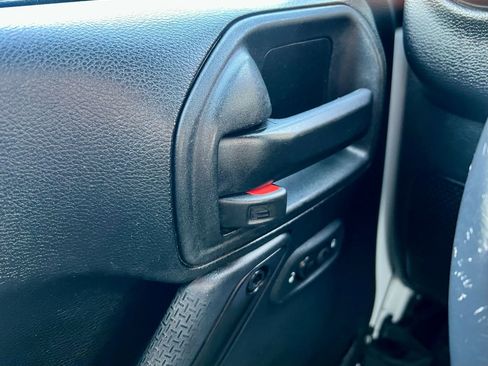 Used 2017 Jeep Wrangler Unlimited Sahara image 25