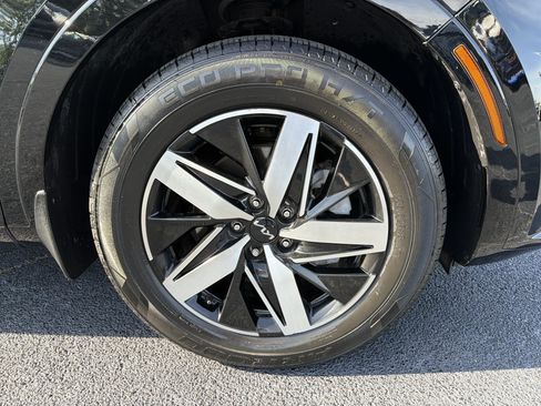 Used 2023 Kia Sorento S w/ Panoramic Sunroof Package FWD image 10