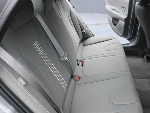 Certified 2025 Hyundai Elantra Sport image 24