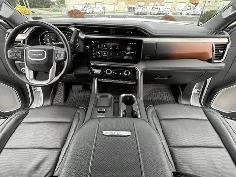 Used 2025 GMC Sierra 2500 Denali image 4