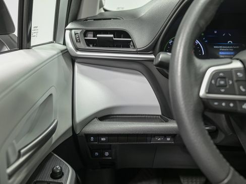 Used 2025 Toyota Sienna XLE w/ XLE Plus Package AWD/4WD image 18