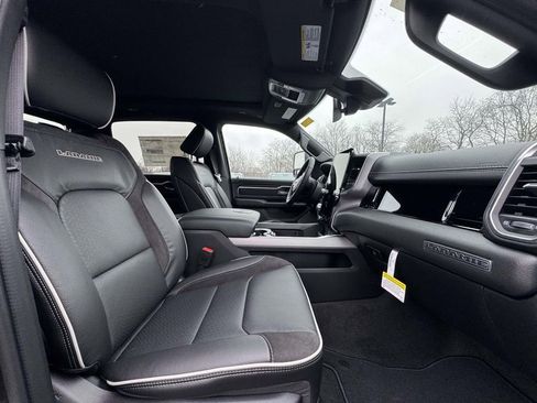 New 2026 RAM 1500 Laramie AWD/4WD image 15