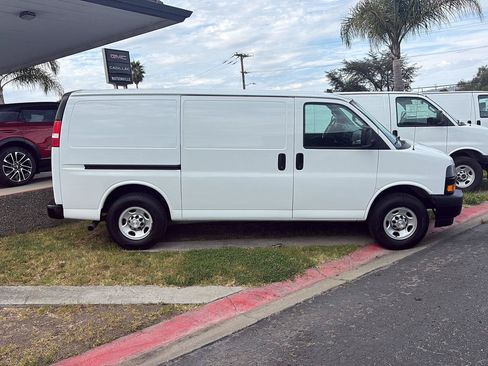 Used 2021 Chevrolet Express 2500 w/ Driver Convenience Package RWD image 3
