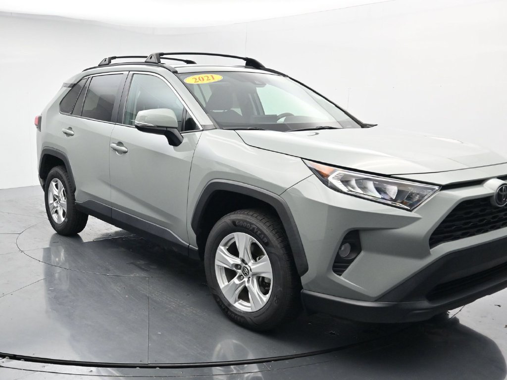 Used 2021 Toyota RAV4 XLE w/ Convenience Package AWD/4WD image 2