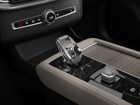 New 2026 Volvo XC90 B6 Plus w/ Protection Package Premier image 9