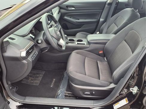 Used 2025 Nissan Altima 2.5 SV FWD image 21