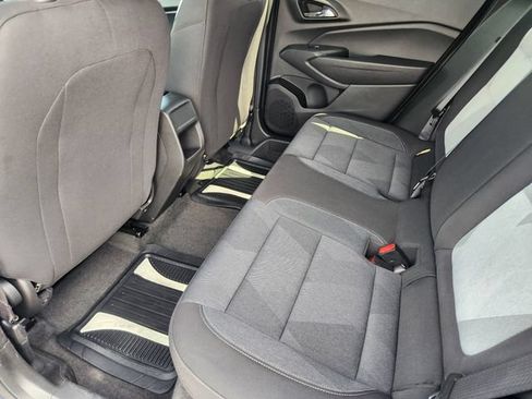 Used 2025 Chevrolet Trax RS w/ Sunroof Package FWD image 30