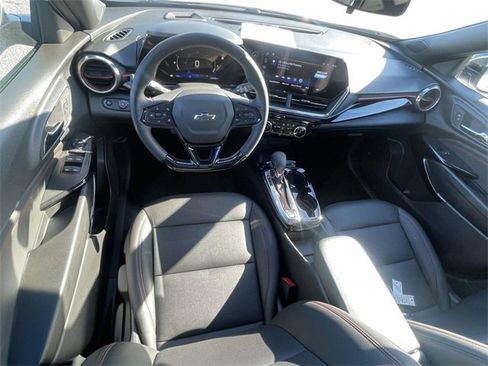 Used 2024 Chevrolet Trax RS w/ Sunroof Package image 12