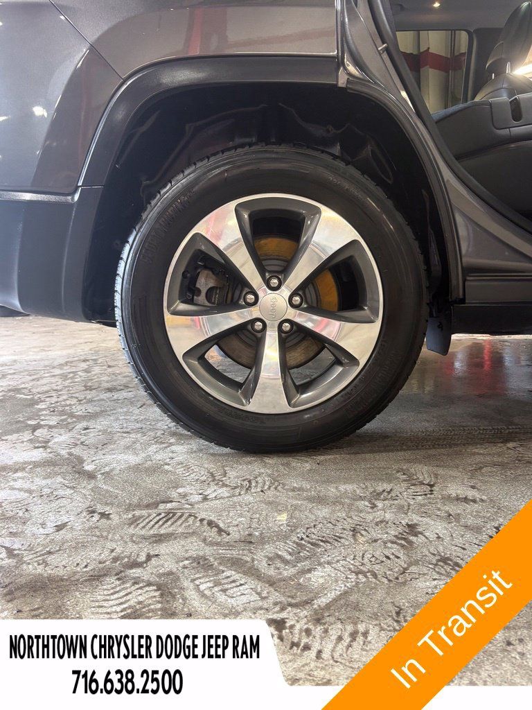 Used 2019 Jeep Cherokee Limited AWD/4WD image 30