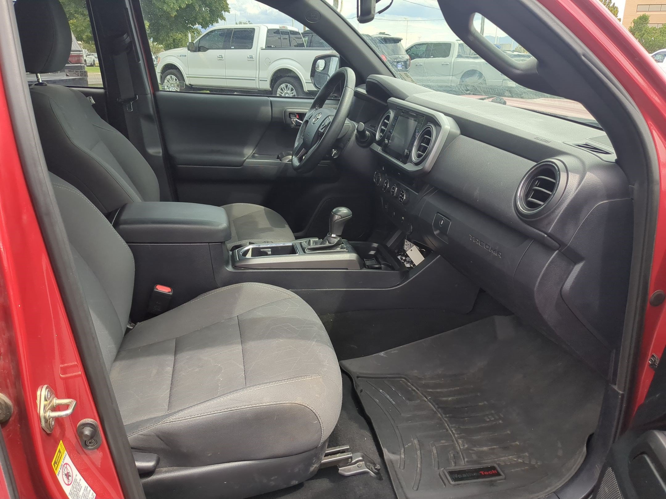 Used 2017 Toyota Tacoma TRD Sport w/ Tow Package (A/T) AWD/4WD image 32
