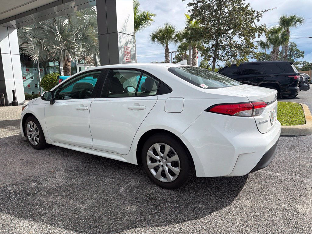 Used 2024 Toyota Corolla LE FWD image 4