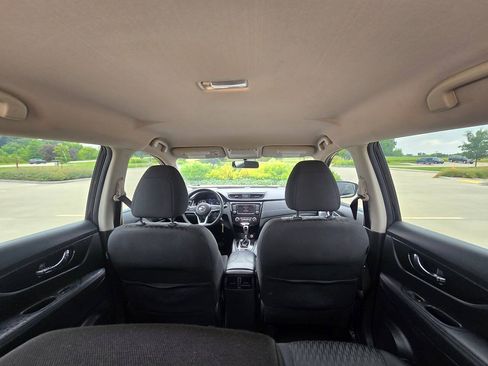Used 2018 Nissan Rogue S FWD image 10