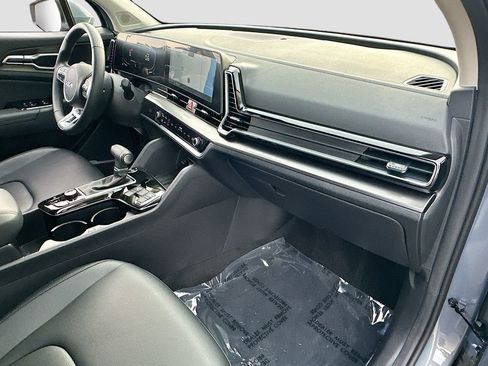 Certified 2025 Kia Sportage EX image 28