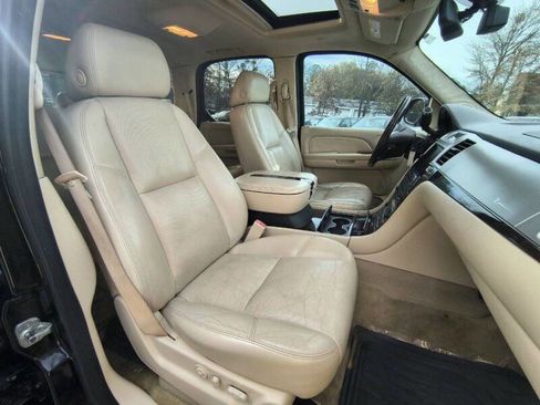Used 2007 Cadillac Escalade AWD w/ Information Package image 19