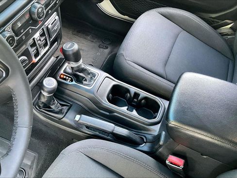 Certified 2023 Jeep Gladiator Sport AWD/4WD image 15