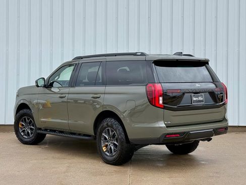 Used 2025 Ford Expedition Tremor image 4