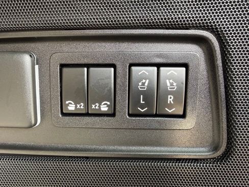 Used 2021 Cadillac Escalade Premium Luxury image 20