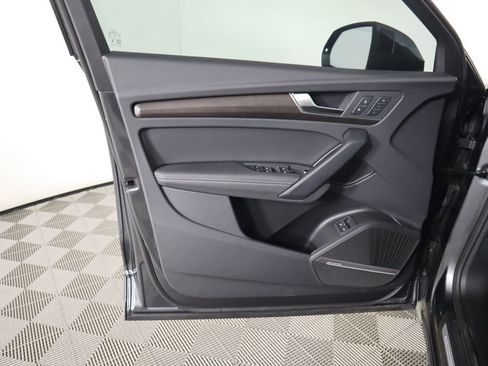 Used 2025 Audi Q5 e Premium Plus w/ Premium Plus Package image 26